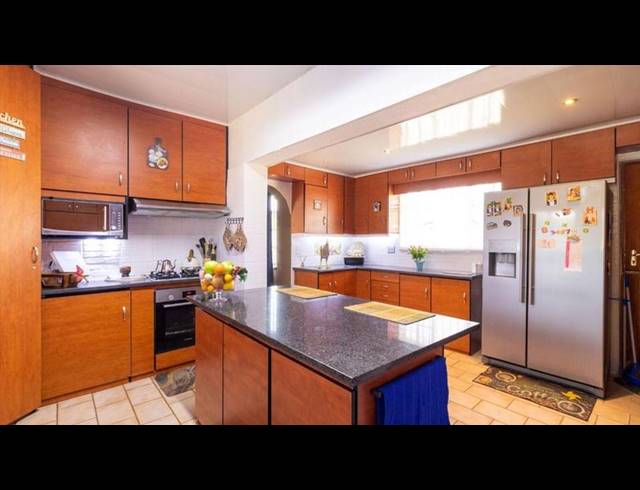 3 BEDROOM HOUSE FOR SALE IN VAN RIEBEECK PARK